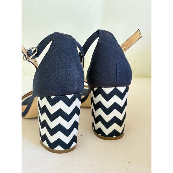C Wonder Chevron Heels 9.5 Sandals Navy Blue White Coastal Nautical Prep Resort - Picture 3 of 7